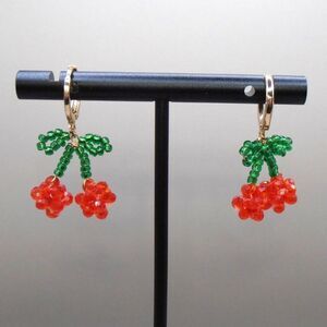 Beaded Cherry Dangle Earrings 1" Handmade Style Green Red Fruit Drop – Unmarked